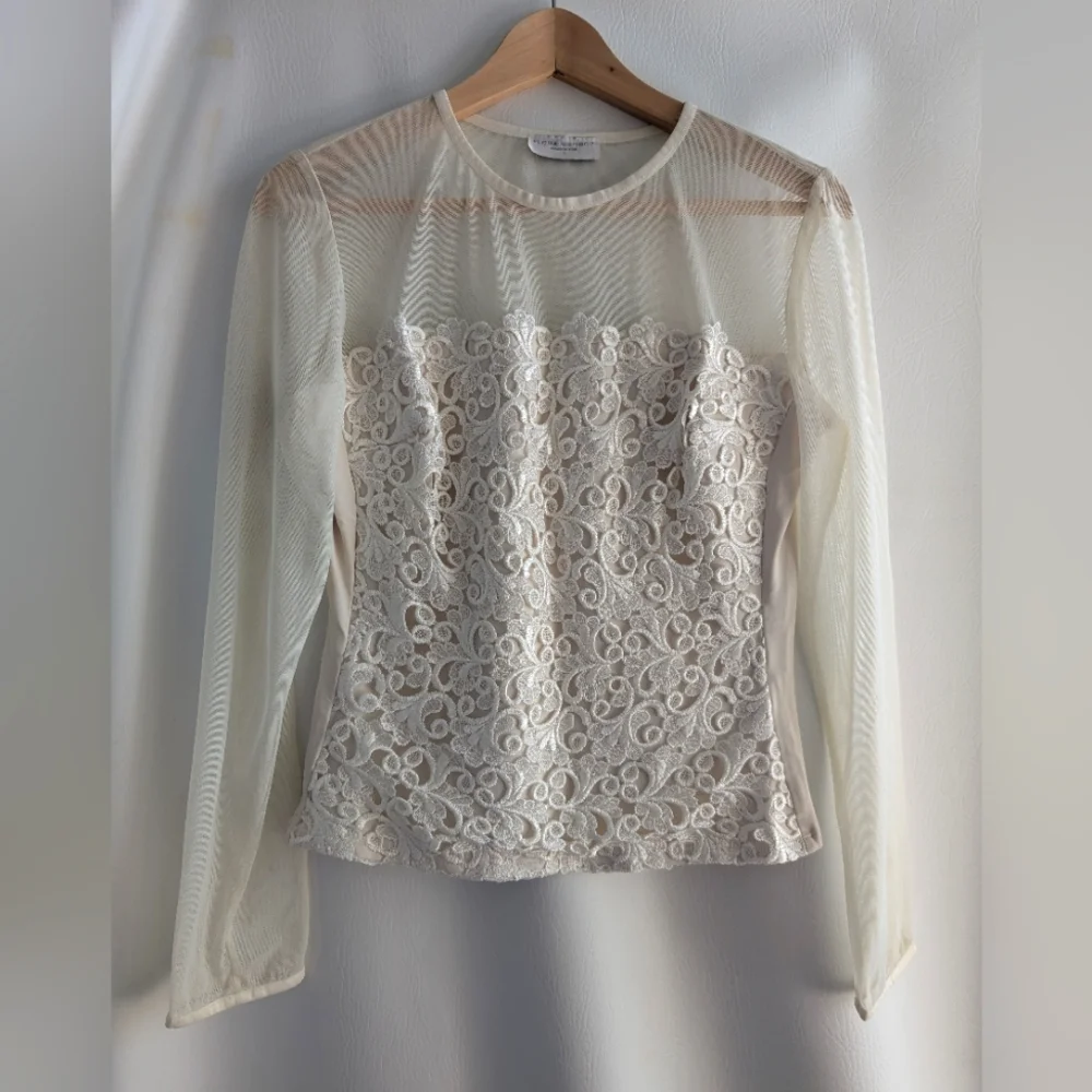 Flora Nikrooz Cream Lace Stretch Top Sheer Long Sleeves - L